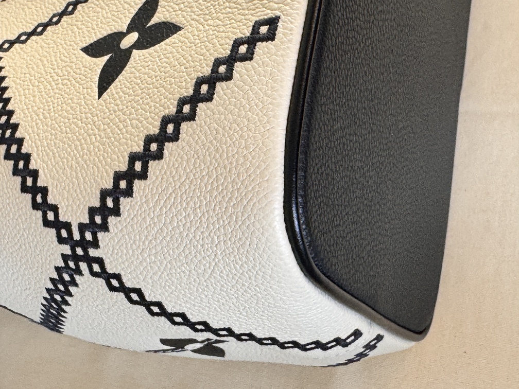NeoNoe MM Embroidery