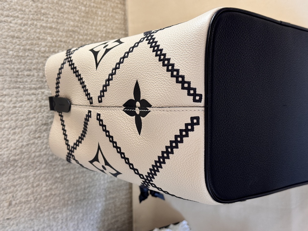 NeoNoe MM Embroidery