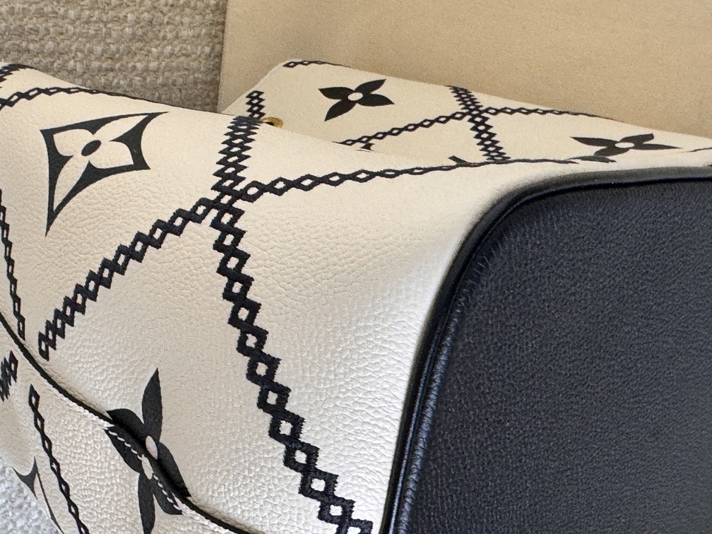 NeoNoe MM Embroidery