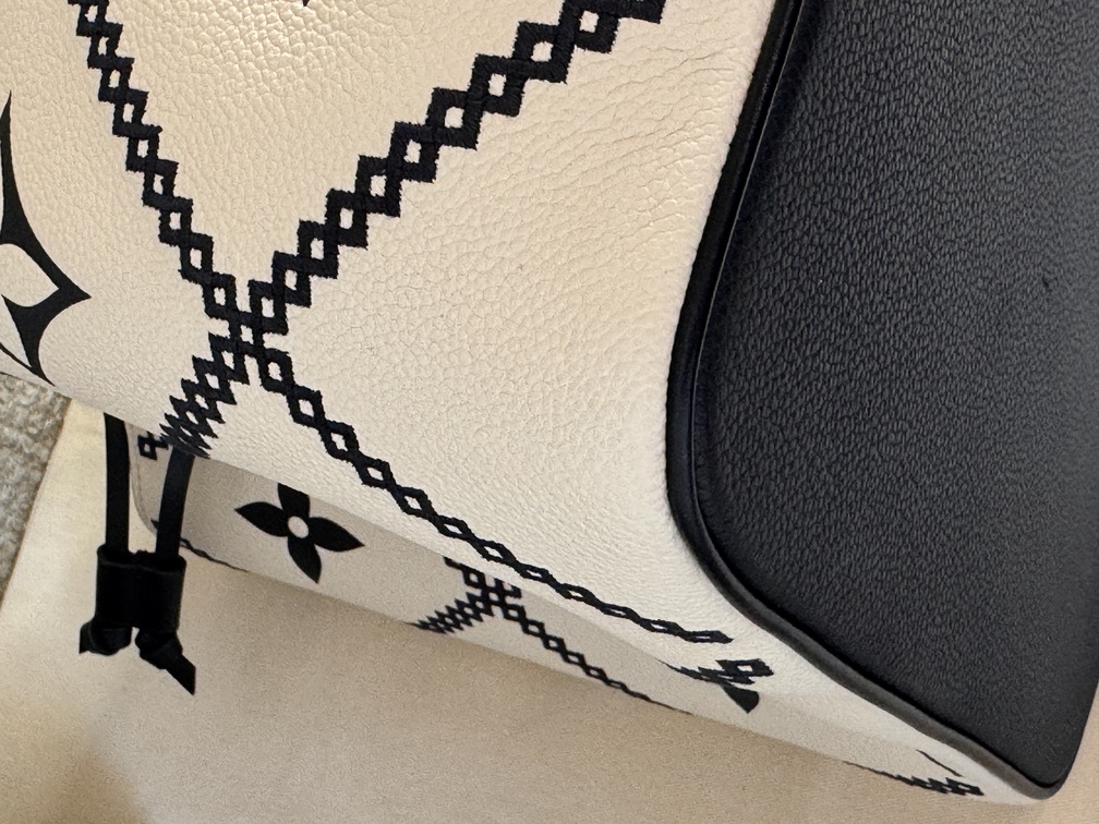 NeoNoe MM Embroidery