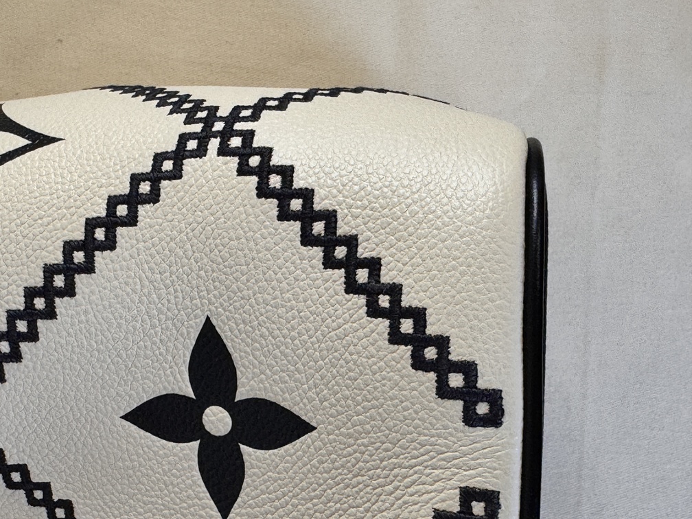 NeoNoe MM Embroidery