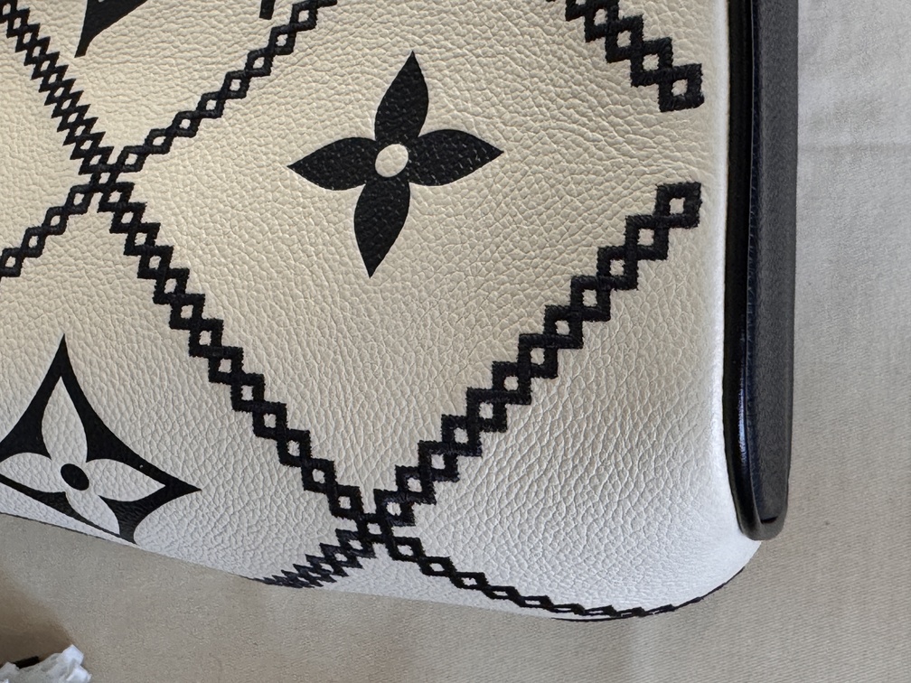 NeoNoe MM Embroidery