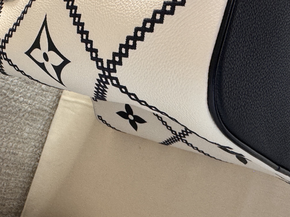 NeoNoe MM Embroidery