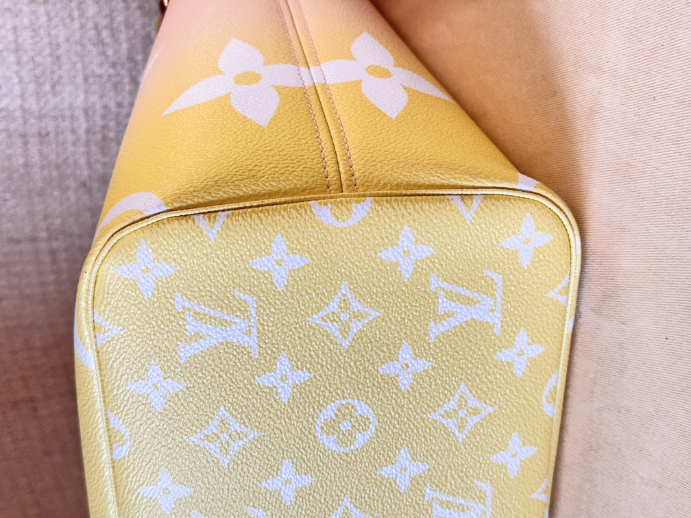 Neverfull By The Pool pink