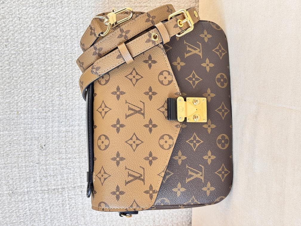 Pochette Metis Monogram Reverse