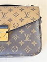 Pochette Metis Monogram Reverse