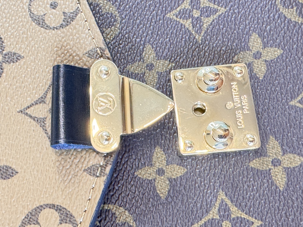 Pochette Metis Monogram Reverse