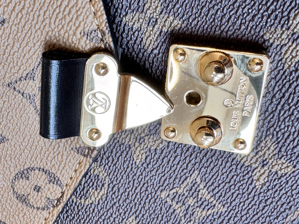 Pochette Metis Monogram Reverse