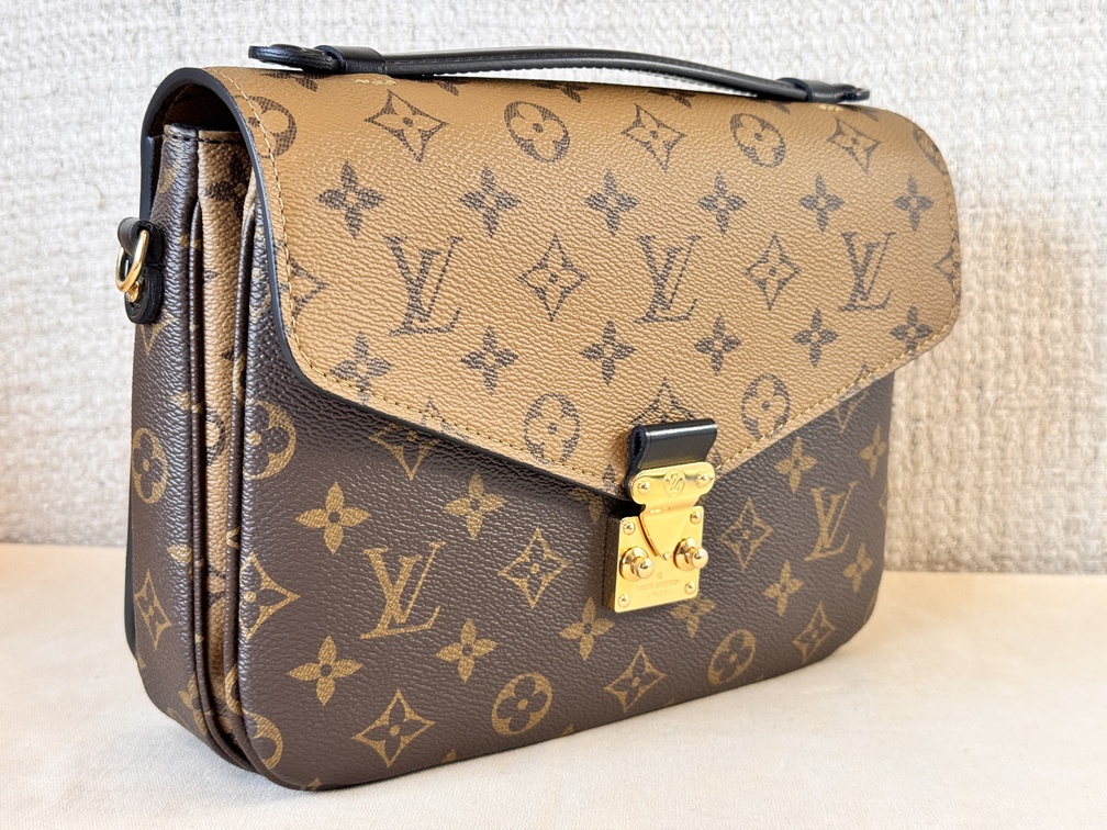 Pochette Metis Monogram Reverse