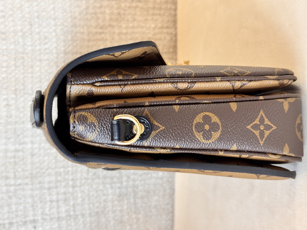 Pochette Metis Monogram Reverse