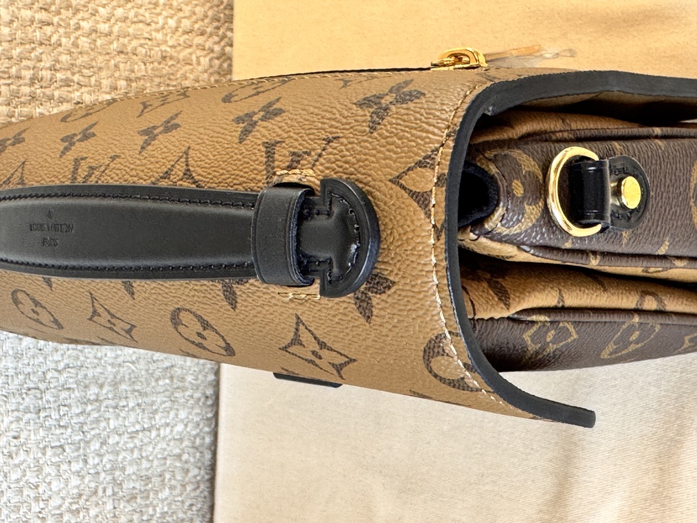 Pochette Metis Monogram Reverse