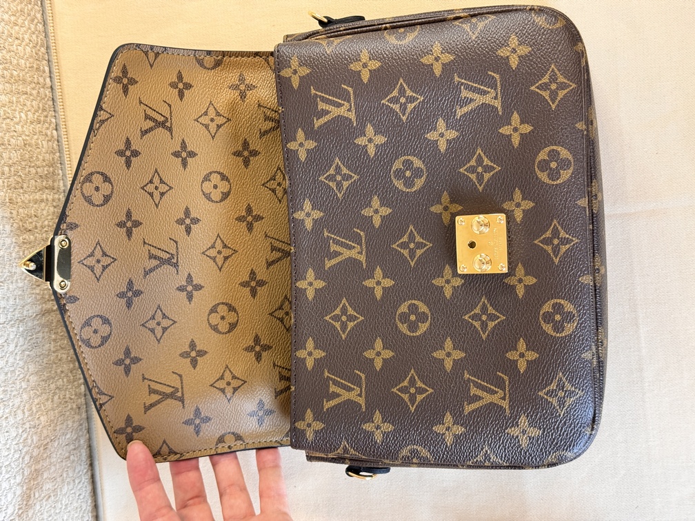 Pochette Metis Monogram Reverse