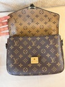 Pochette Metis Monogram Reverse