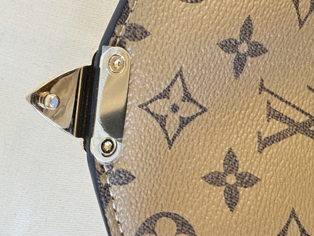 Pochette Metis Monogram Reverse