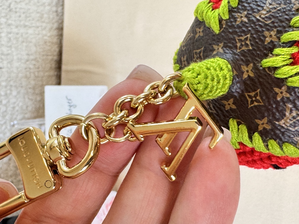 Taschenschmuck Erdbeere Crochet