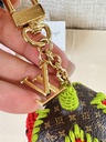 Taschenschmuck Erdbeere Crochet