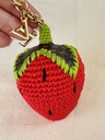 Taschenschmuck Erdbeere Crochet
