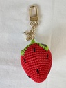Taschenschmuck Erdbeere Crochet
