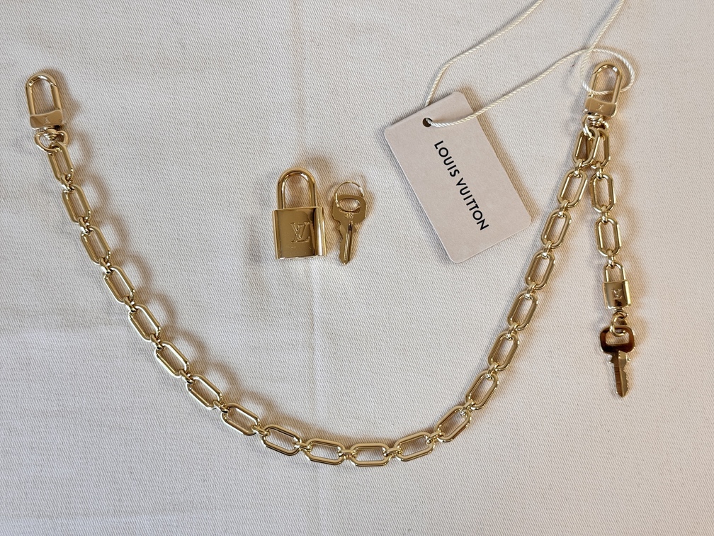 Taschenschmuck Gold