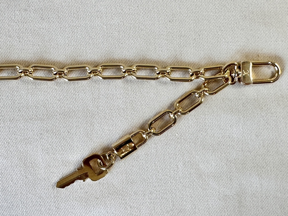Taschenschmuck Gold