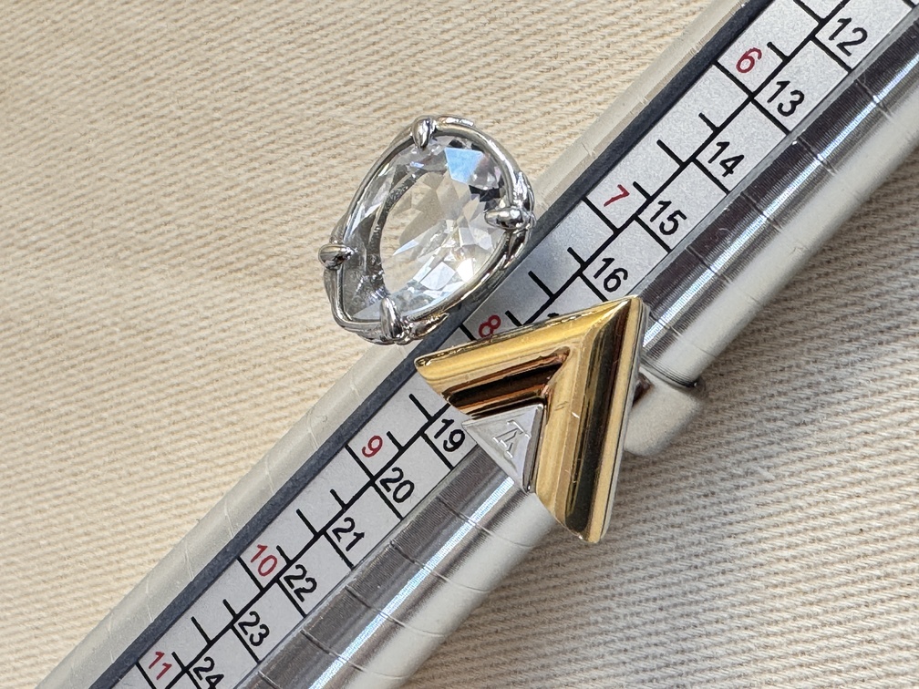 Ring V for Vuitton