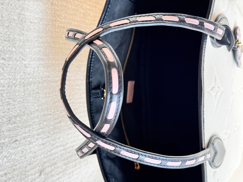 Neverfull MM Wild at Heart creme