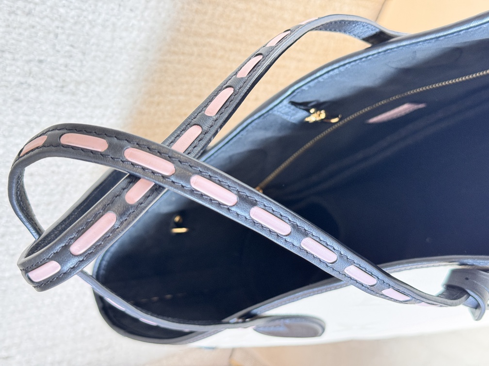 Neverfull MM Wild at Heart creme