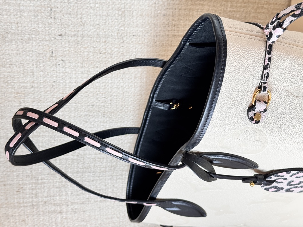 Neverfull MM Wild at Heart creme