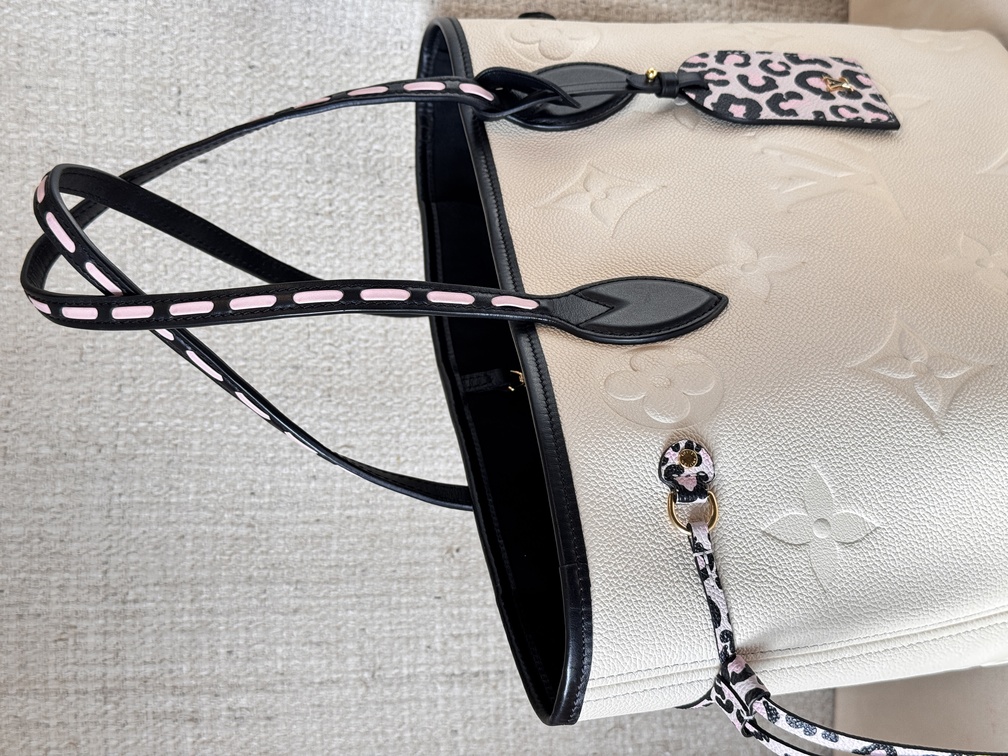 Neverfull MM Wild at Heart creme