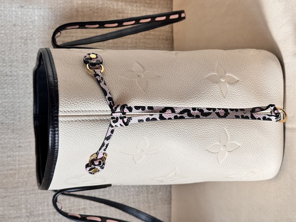 Neverfull MM Wild at Heart creme
