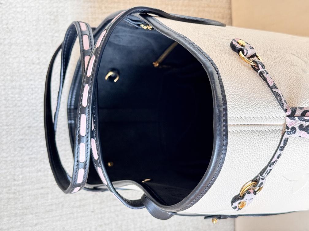 Neverfull MM Wild at Heart creme