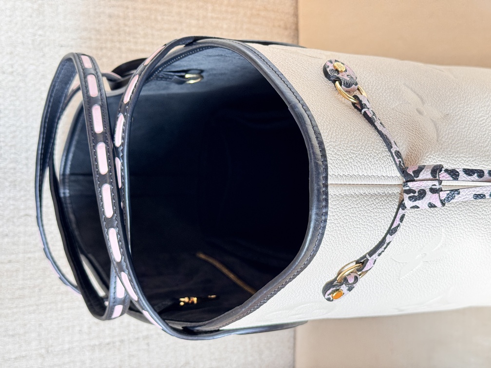 Neverfull MM Wild at Heart creme