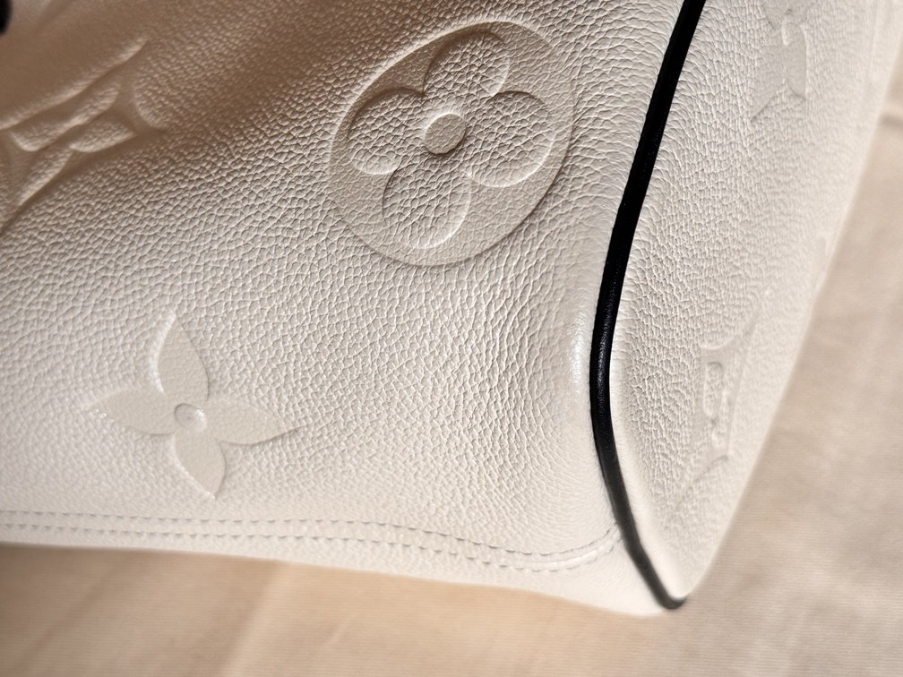 Neverfull MM Wild at Heart creme