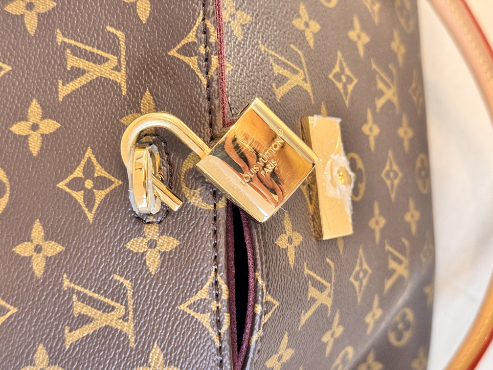 Hide Away MM Monogram