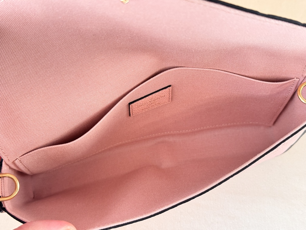 Felicie Pochette Empreinte Rose Poudre