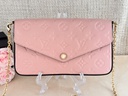 Felicie Pochette Empreinte Rose Poudre