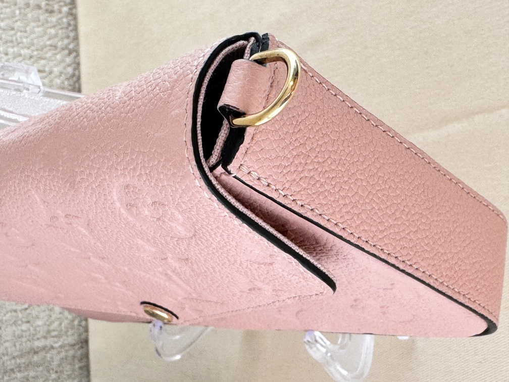 Felicie Pochette Empreinte Rose Poudre