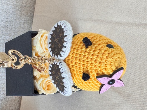 Taschenschmuck Biene gehäkelt