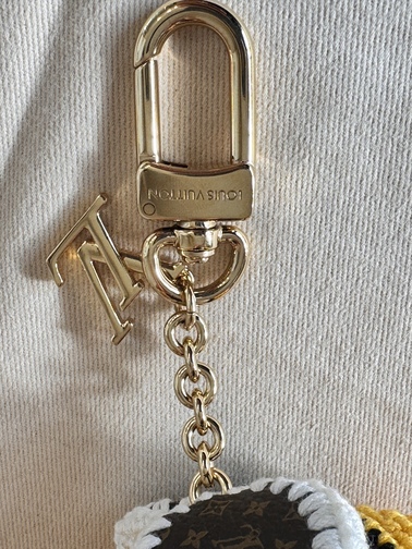 Taschenschmuck Biene gehäkelt