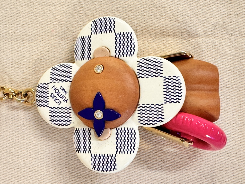 Taschenschmuck Vivienne Damier Azur