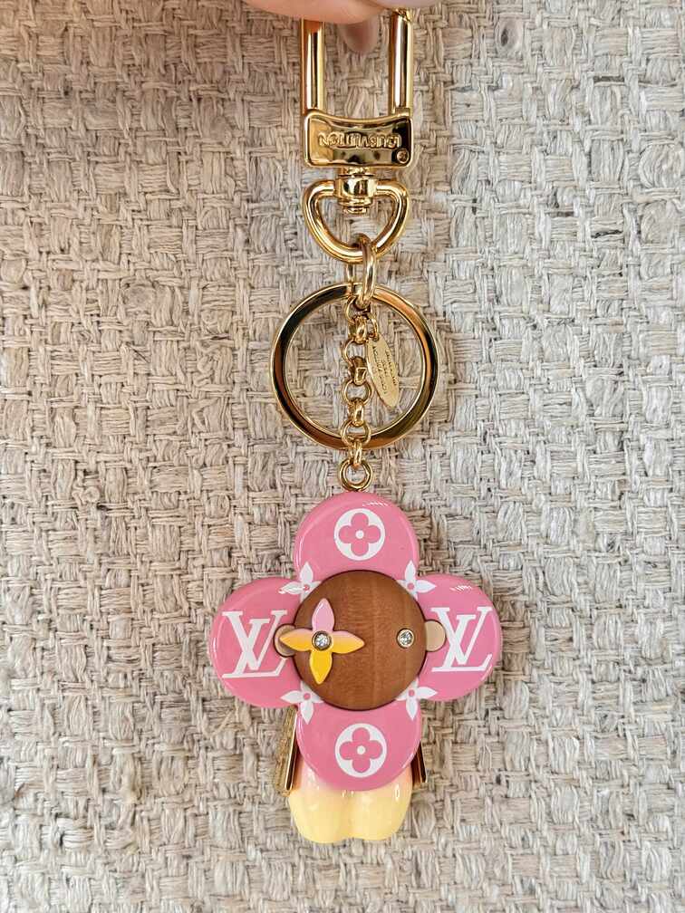 Taschenschmuck Vivienne By The Pool pink