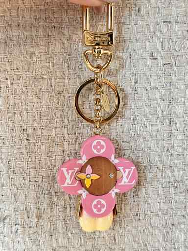 Taschenschmuck Vivienne By The Pool pink