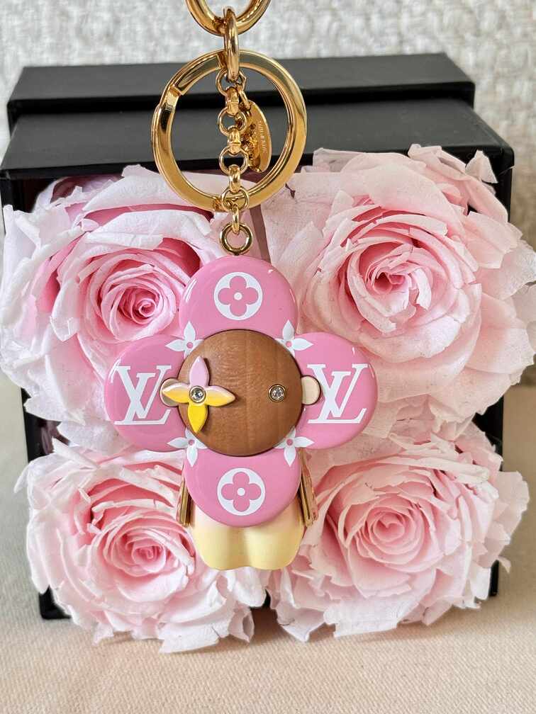 Taschenschmuck Vivienne By The Pool pink