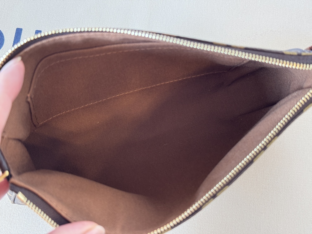 Pochette Accessoires Monogram