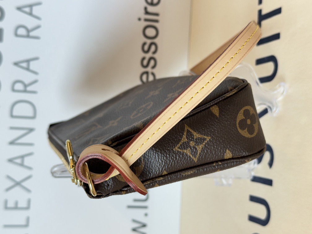 Pochette Accessoires Monogram