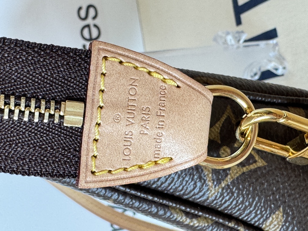 Pochette Accessoires Monogram