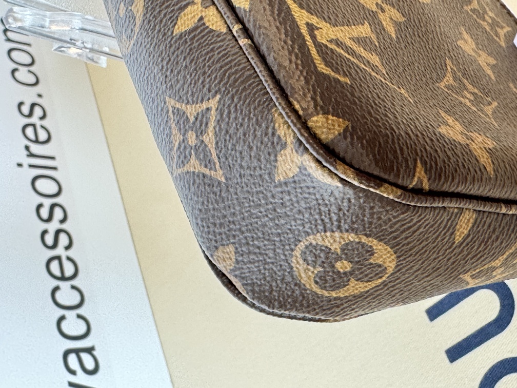 Pochette Accessoires Monogram