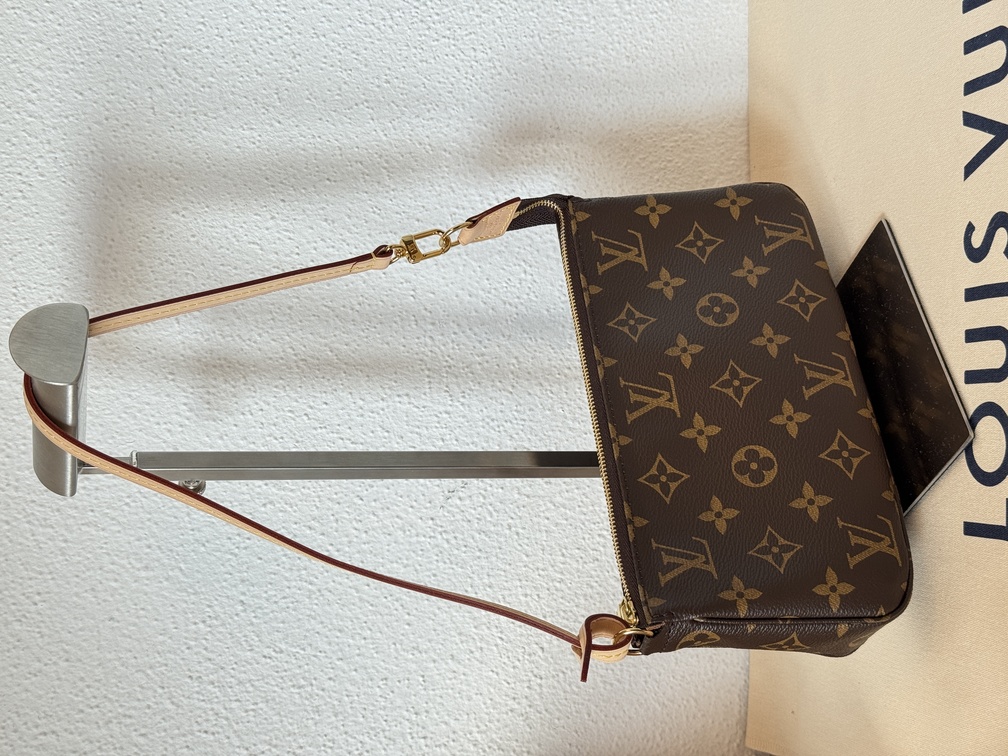 Pochette Accessoires Monogram