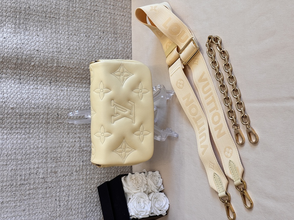 Wallet on strap bubblegram buttergelb