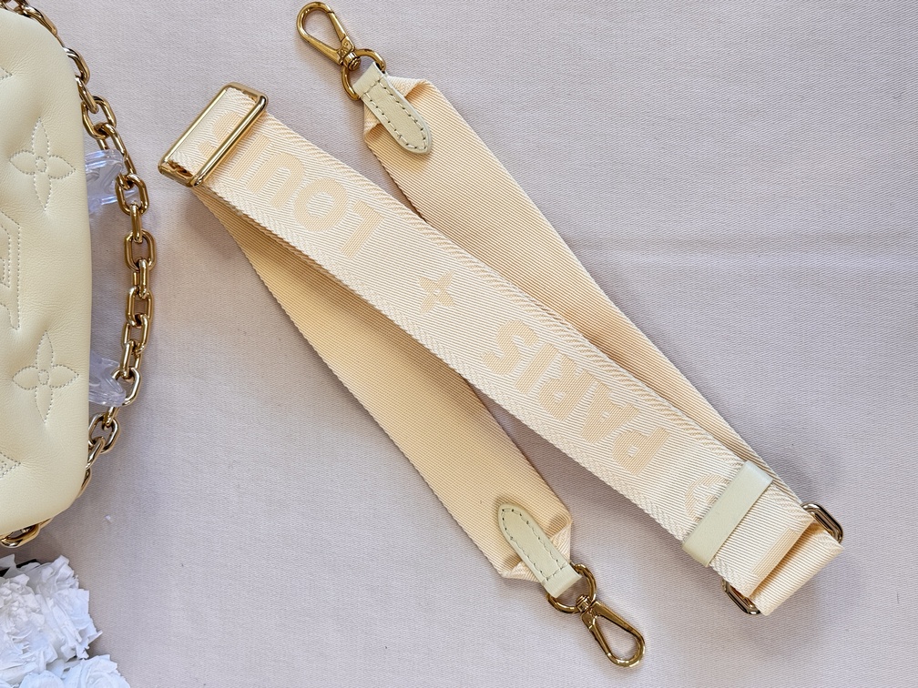 Wallet on strap bubblegram buttergelb